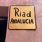 Votre Riad style andalou à 30 m de djema El fna