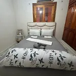 Airport Apartment 5 Minutes Walk, Perfect For Early & Late Flights