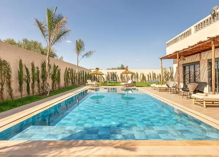 Villa Leila,Piscine , Grand Jardin, Jeux , Cuisiniere