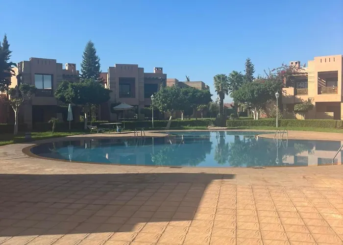 Beautiful Cozy Apartment With Pool