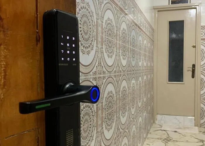Airport Apartment 5 Minutes Walk, Perfect For Early & Late Flights