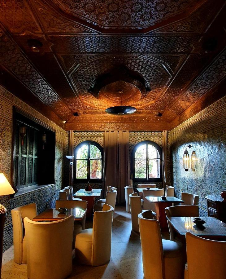Casa de hóspedes Amira & 4*