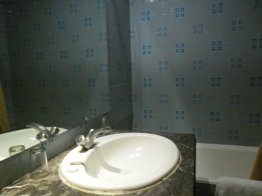 Amine Hotel