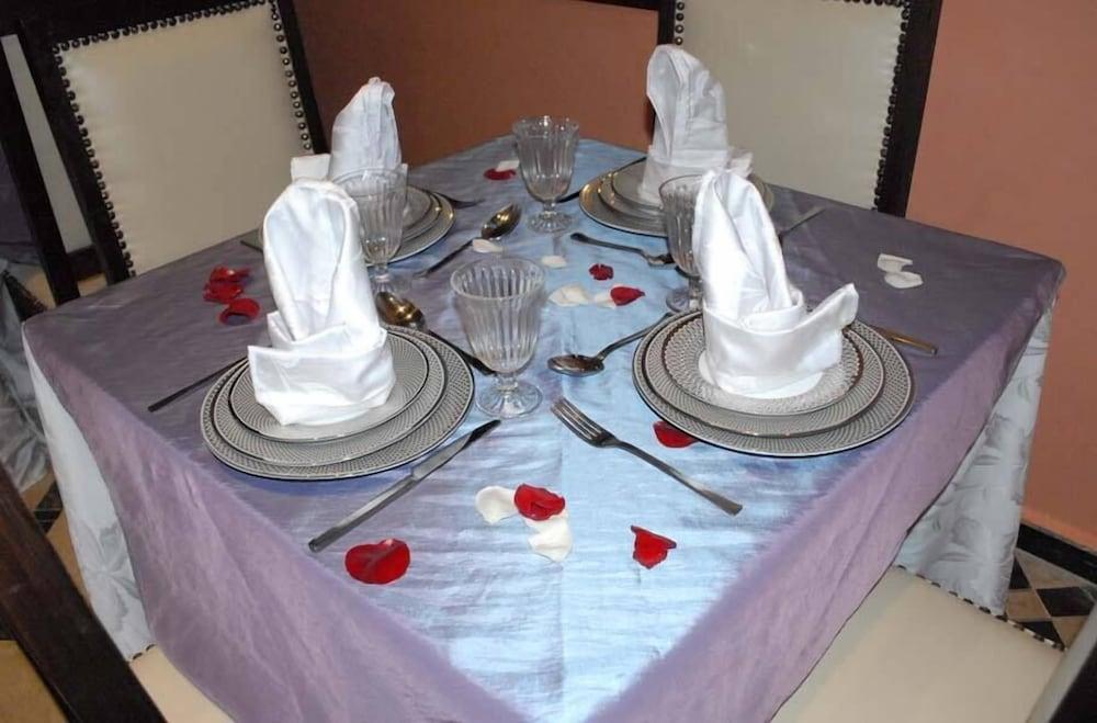 Marrakech House Hotel 3*