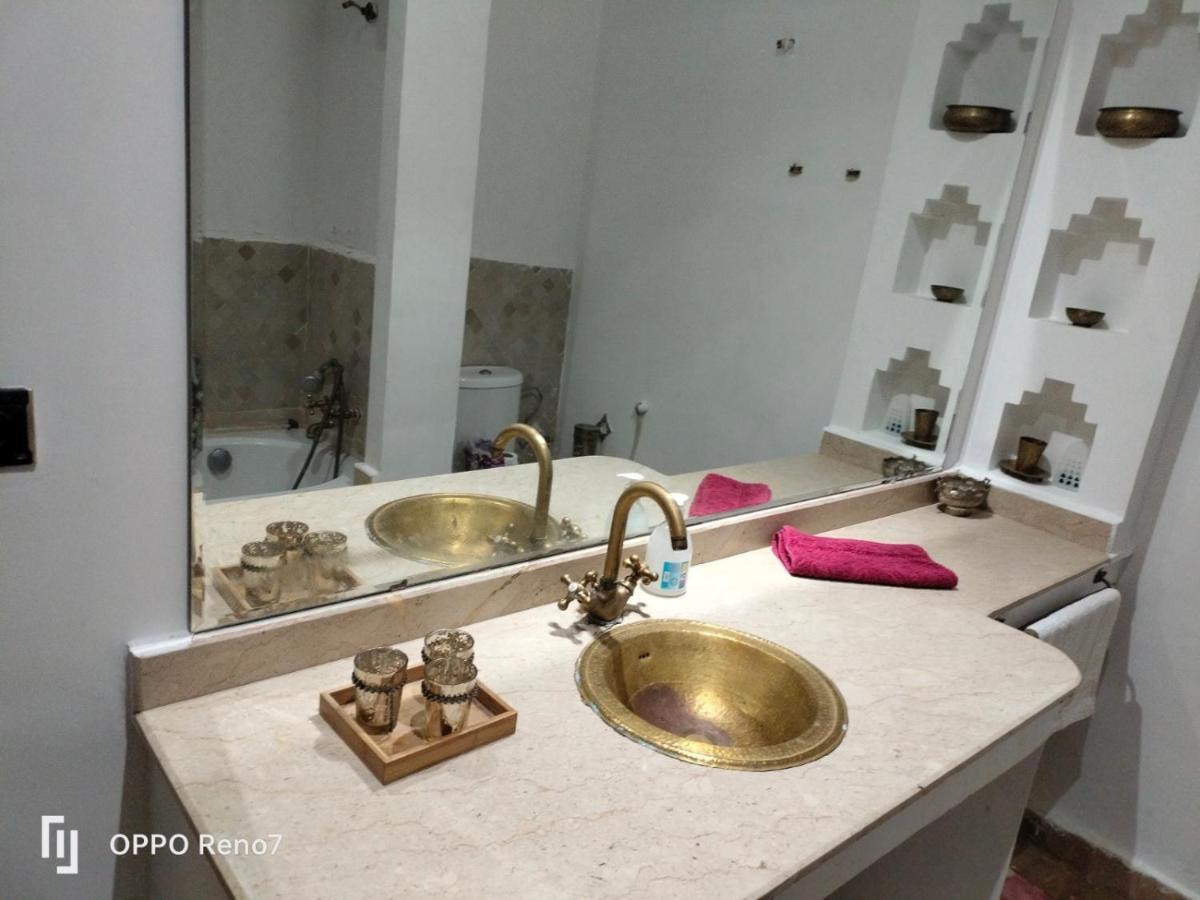 Un Moderne Chic Vue Sur Piscine Apartment *