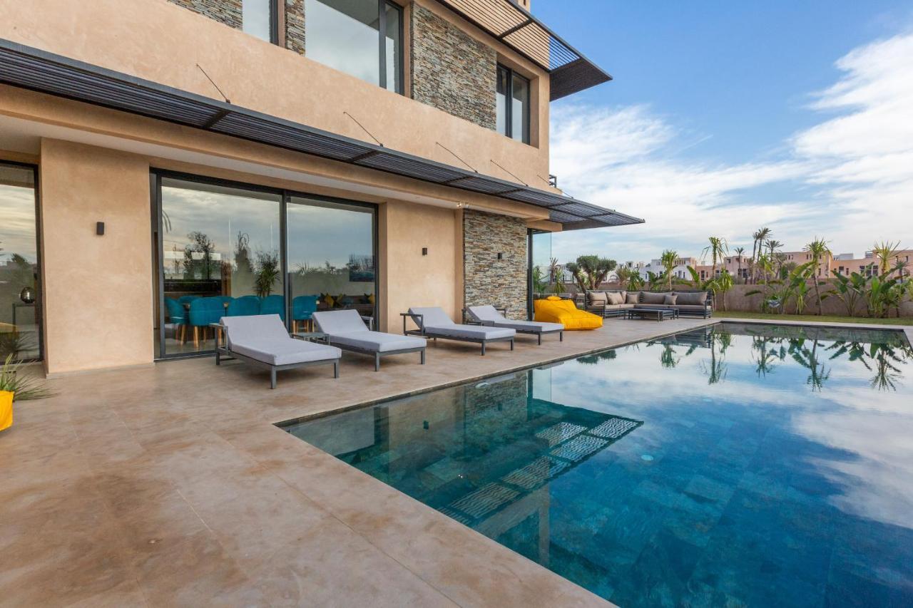 103 - Luxury Getaway - Private Jacuzzi Villa *