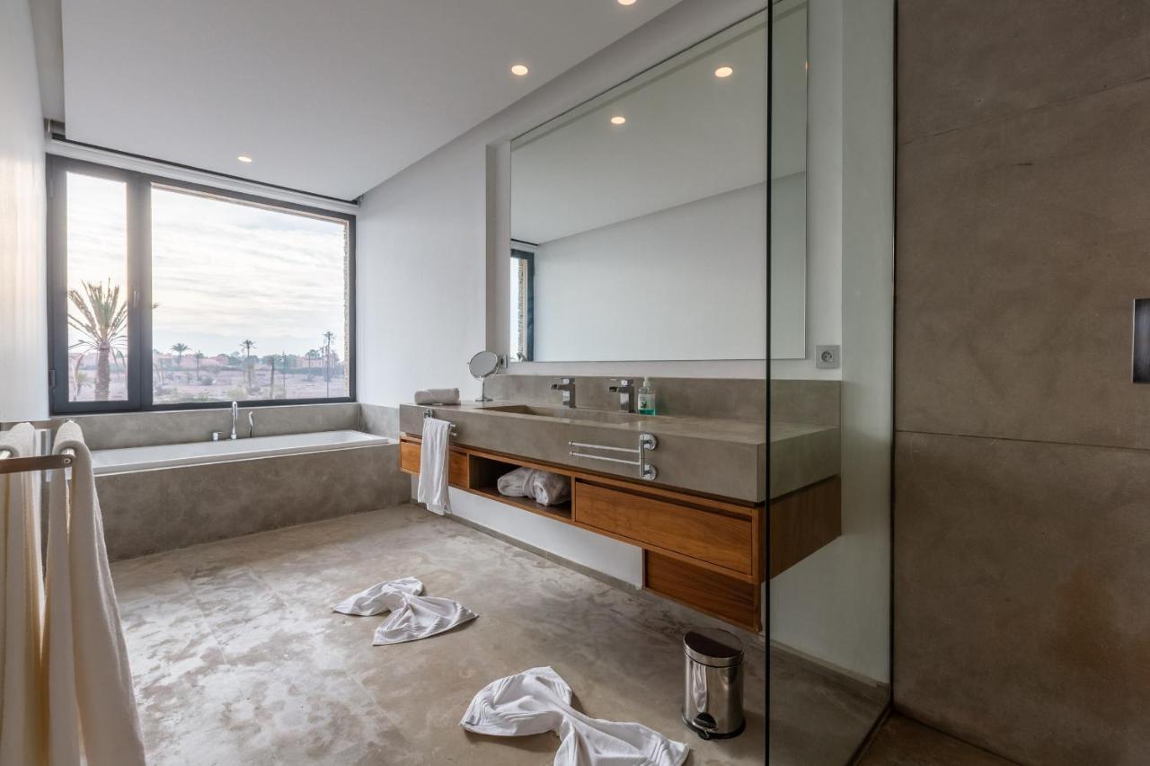 103 - Luxury Getaway - Private Jacuzzi Villa *