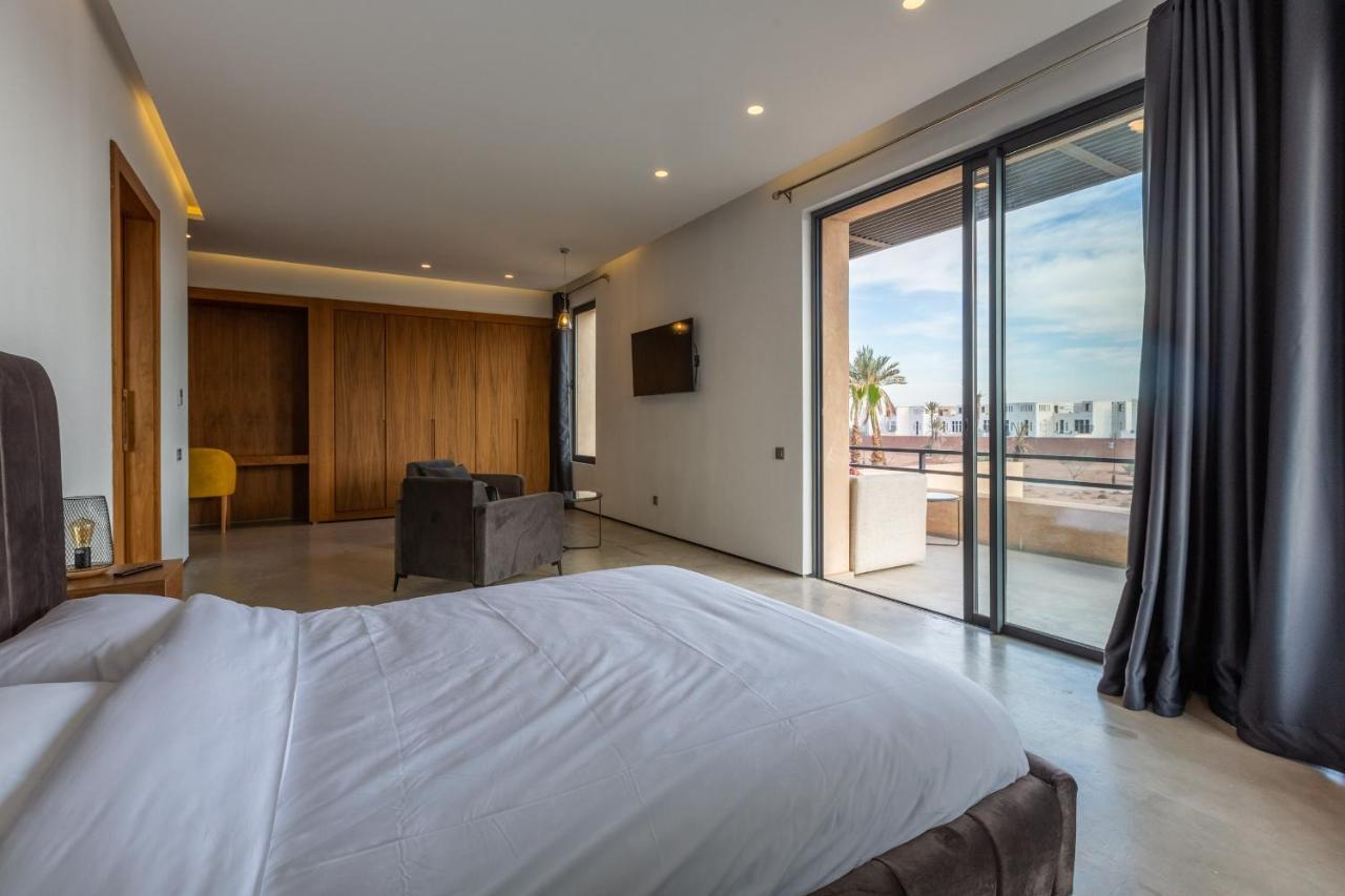 Villa 103 - Luxury Getaway - Private Jacuzzi *