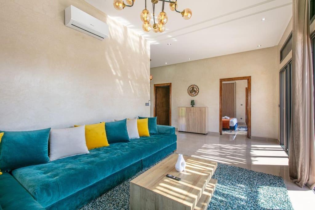 Leila,piscine , Grand Jardin, Jeux , Cuisiniere Marrakesh