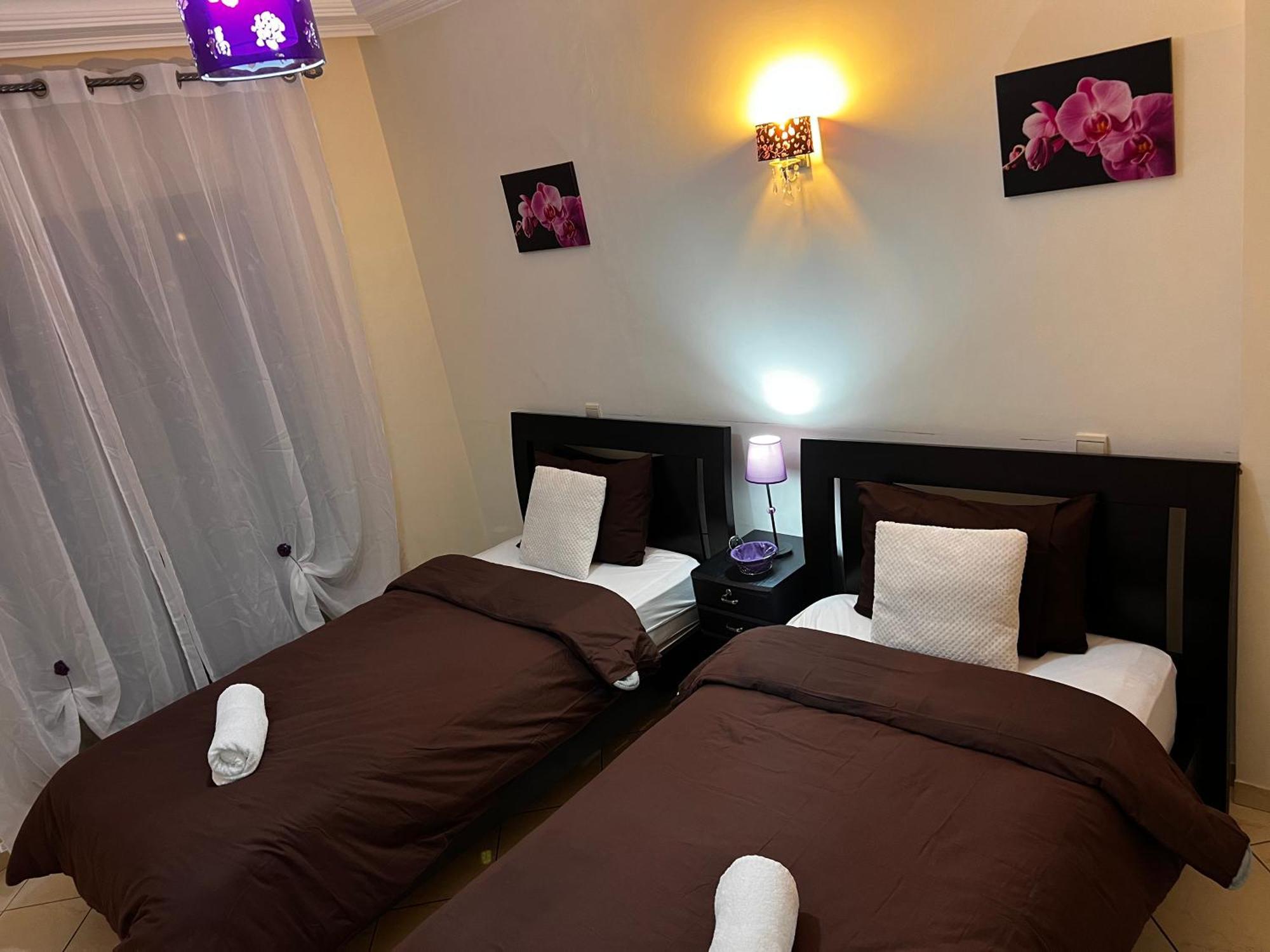 Magnifique Spacieux Confort Propre Familial 2 Salon Et Salle A Manger A 20mn A Pied De Place Jemaa El Fina 4 Piscines Dans Espace De Golf A 12 Mn En Voitures L Entree Est Gratuit Pour La Clientele Ouvert Entre 10h Et 20h
