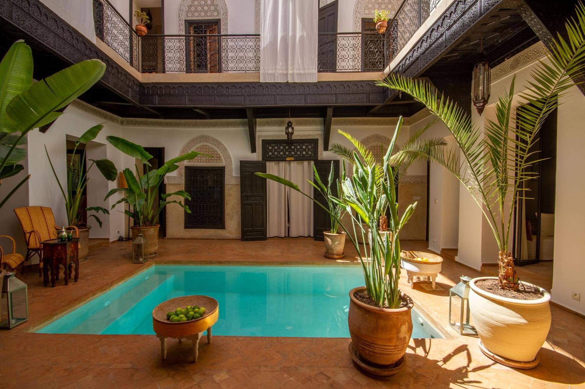 Bab 54 Guest house