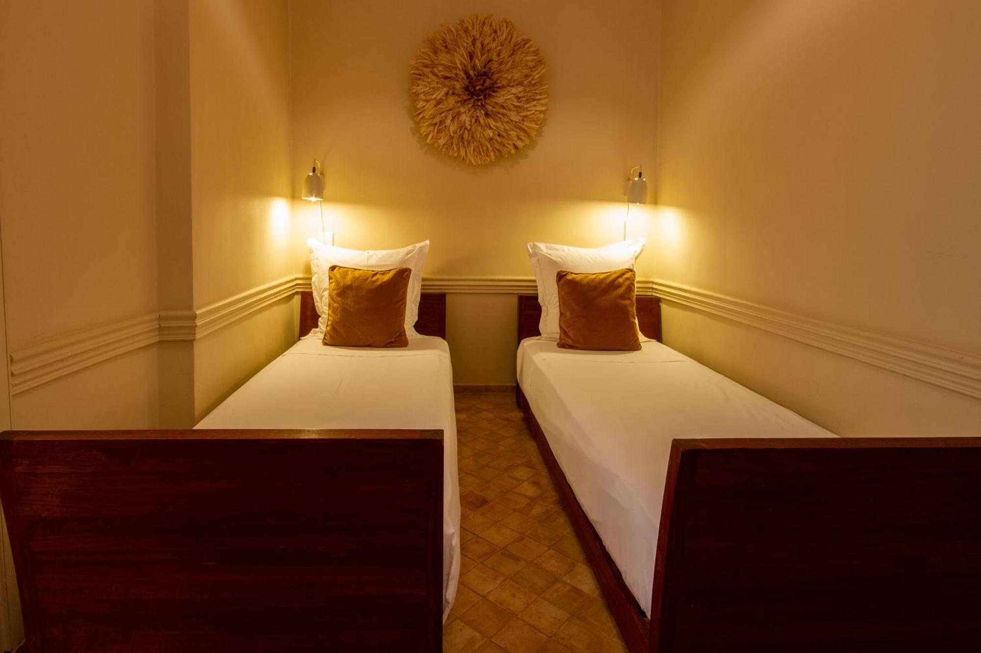 Bab 54 Guest house