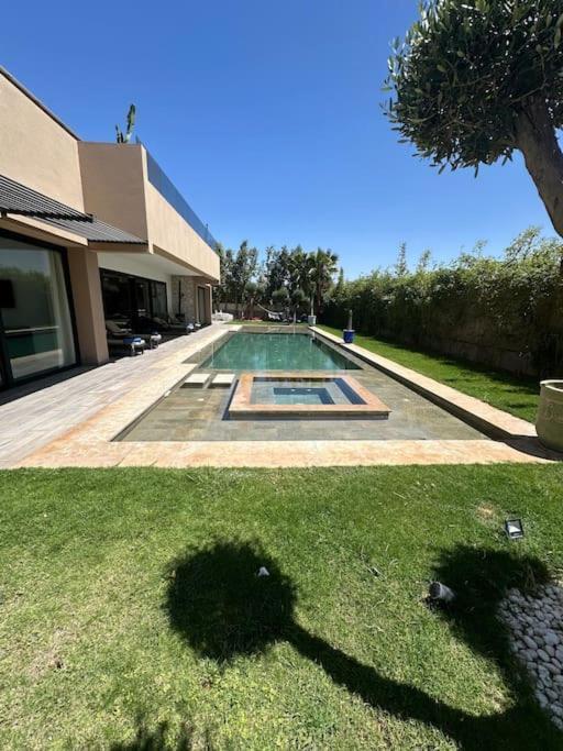 In Marrakech - 5 Suites, Heated Pool, Jacuzzi, Transportation, Volleyball & Padle Court, Complimentary Breakfast
