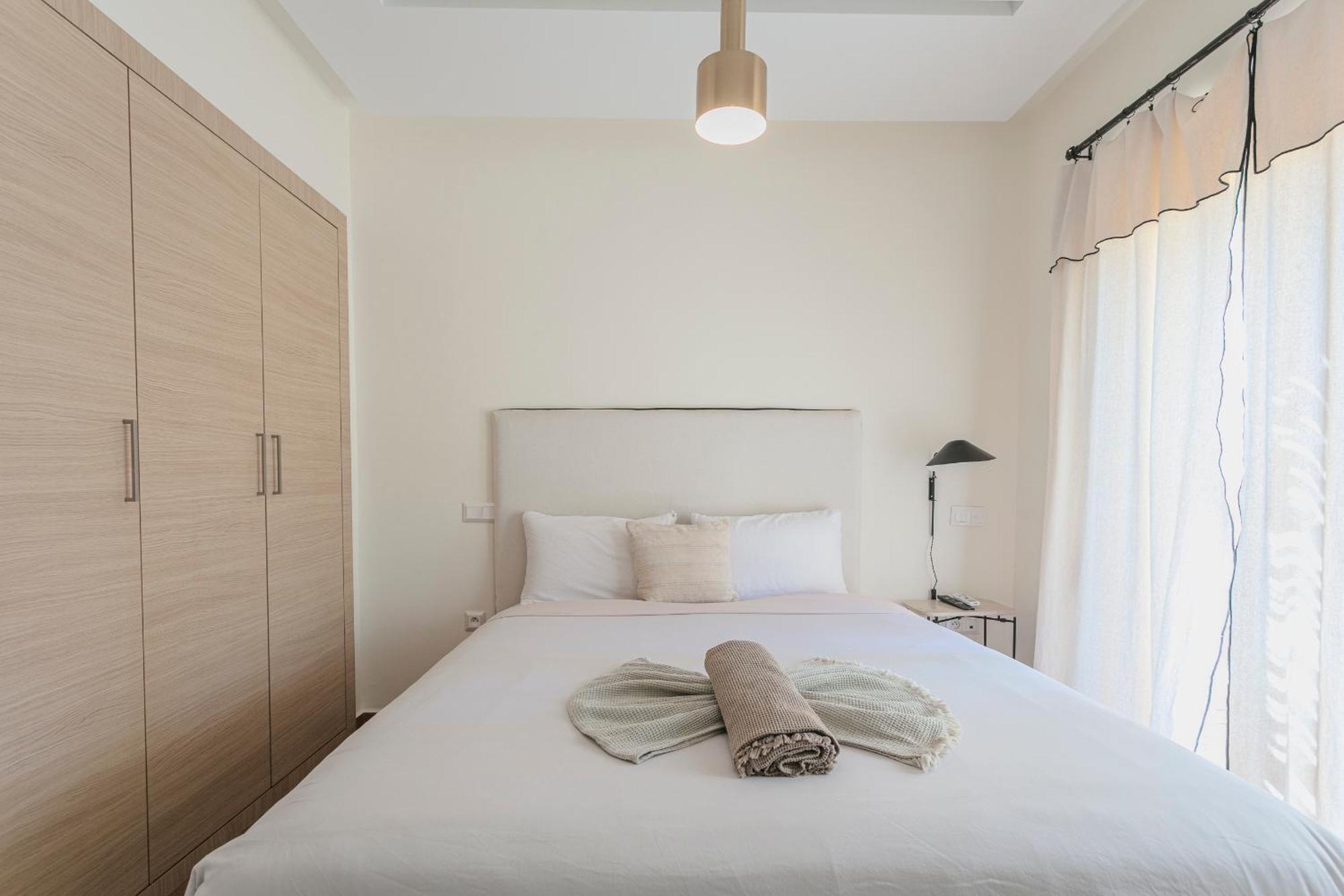 La Vita Moderna - Private Pool Apartment