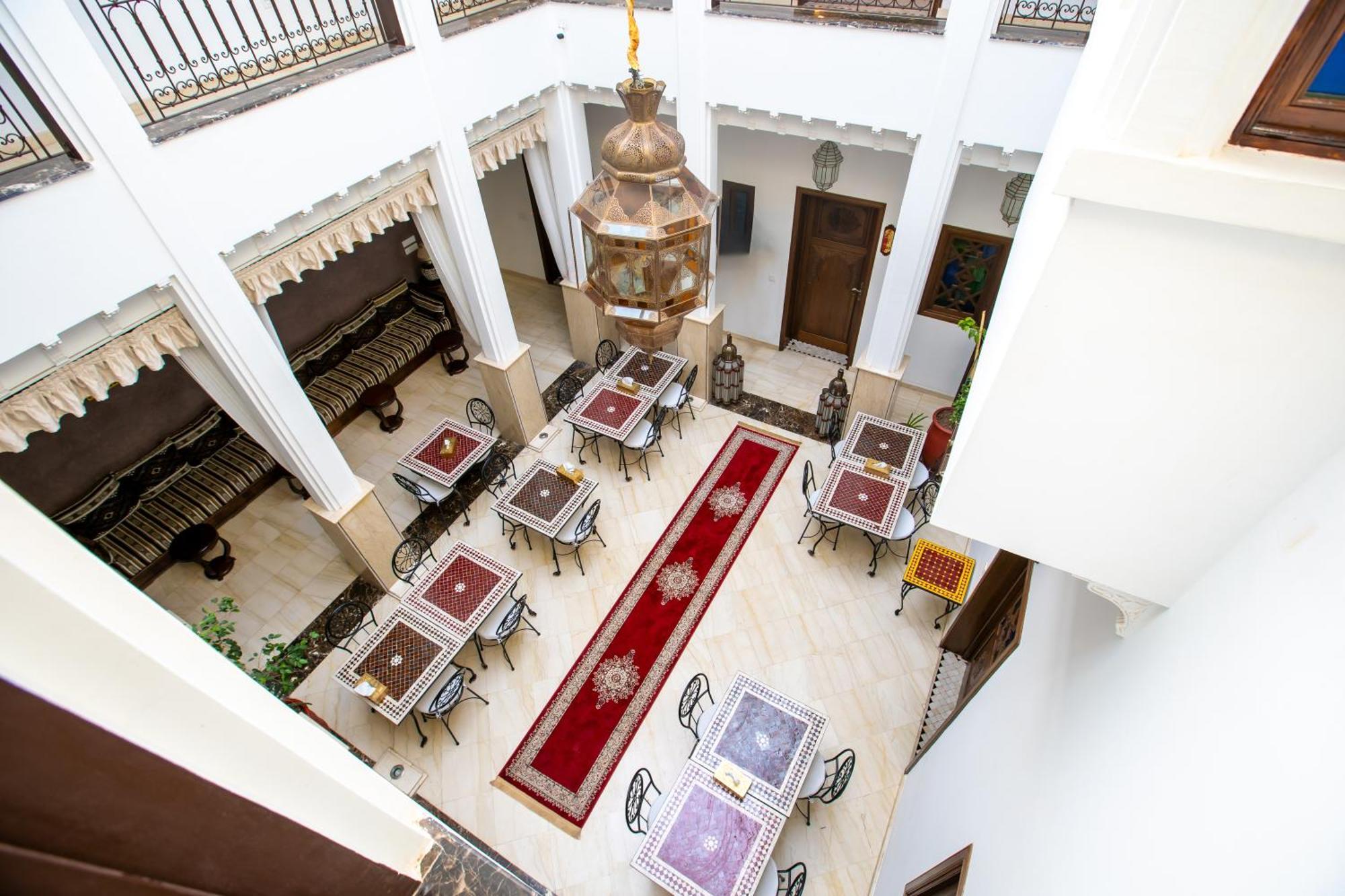 Mandana & Guest house *