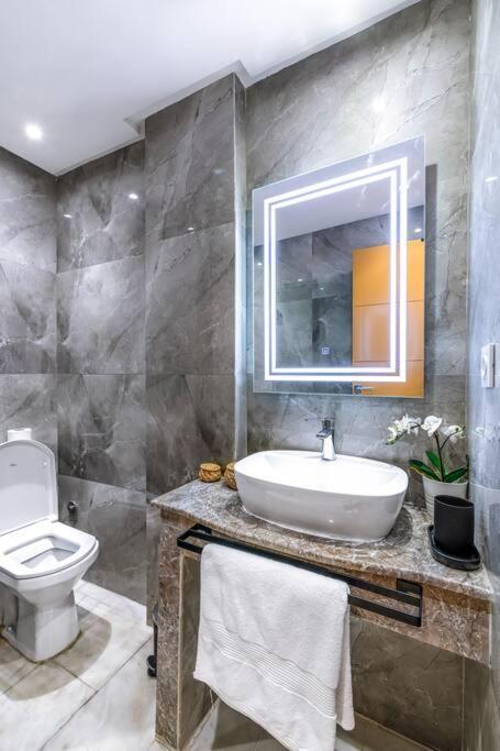 Apartment Fun-filled Luxury Center