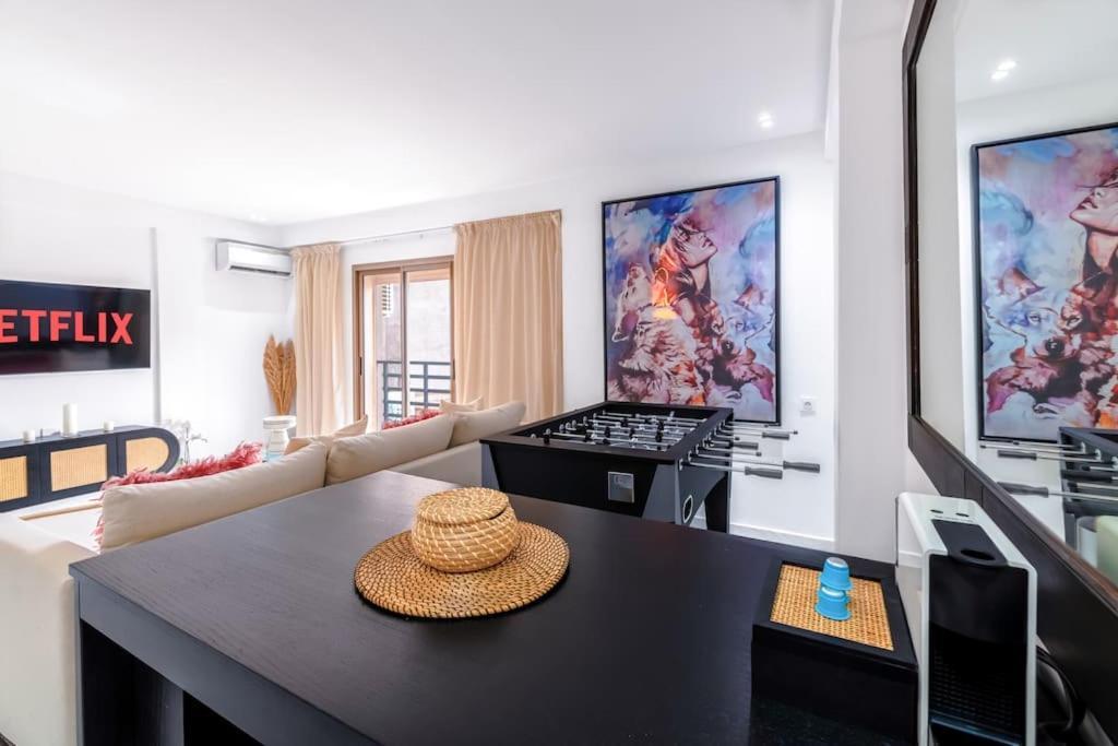 Fun-filled Luxury Center Apartment