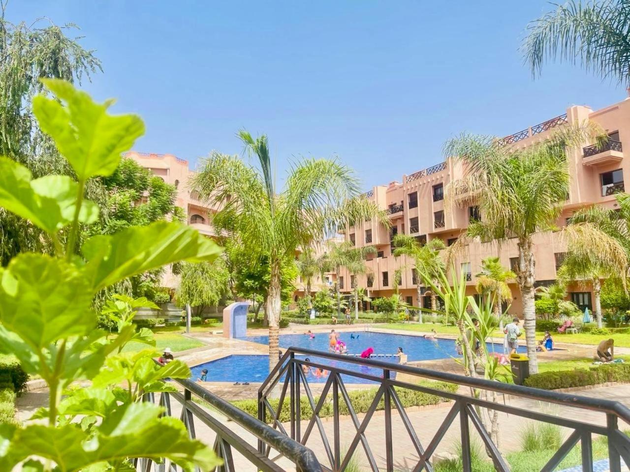 Oasis De Detente Avec Terrasse Et Vue Sur Piscine Apartment *