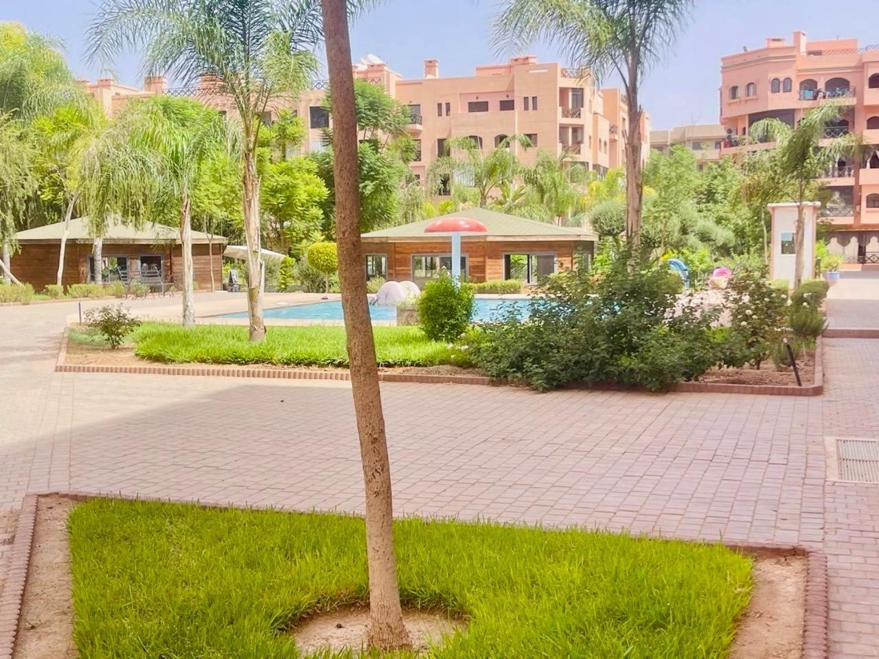 Oasis De Detente Avec Terrasse Et Vue Sur Piscine Apartment