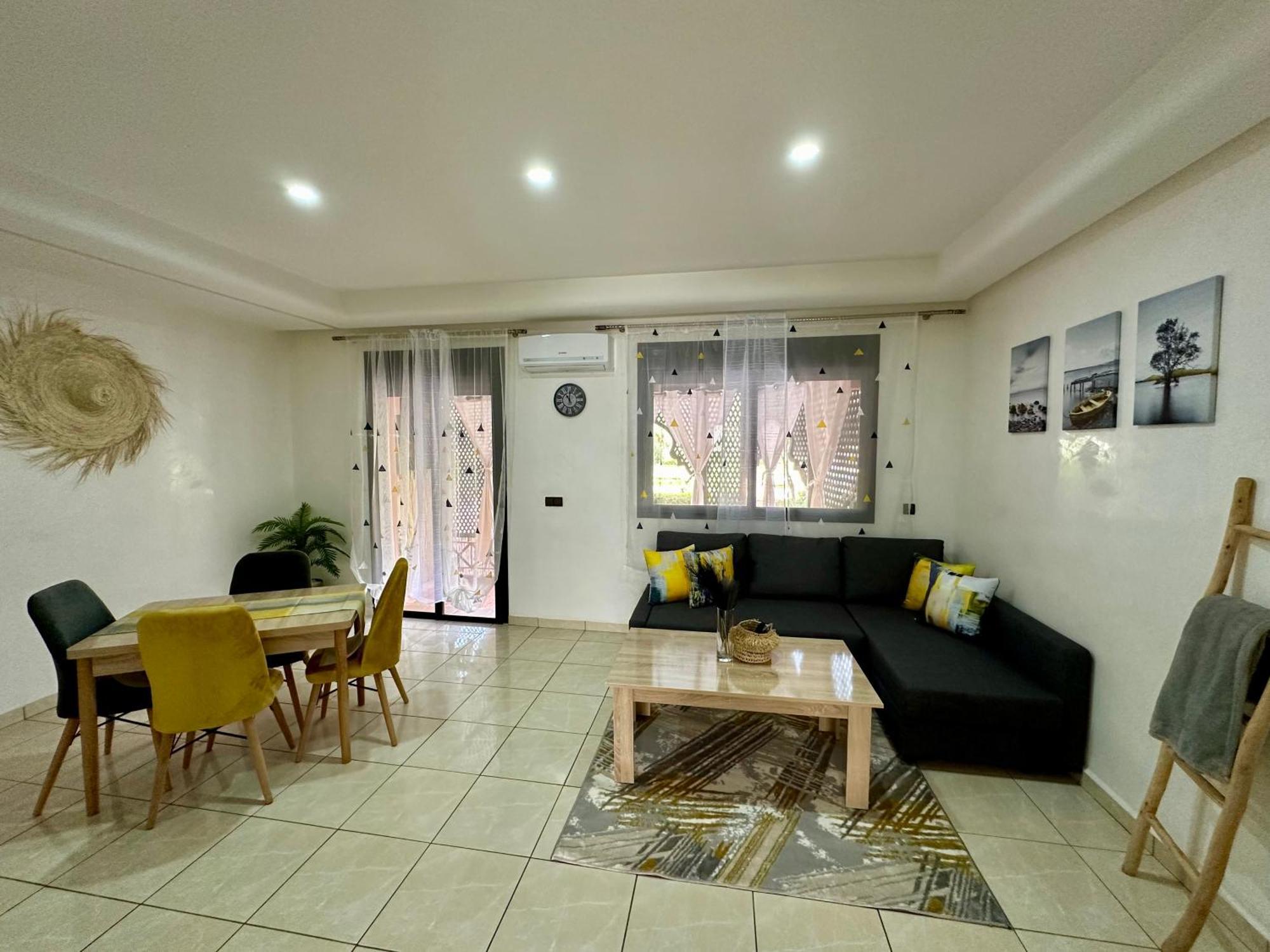Oasis De Detente Avec Terrasse Et Vue Sur Piscine *