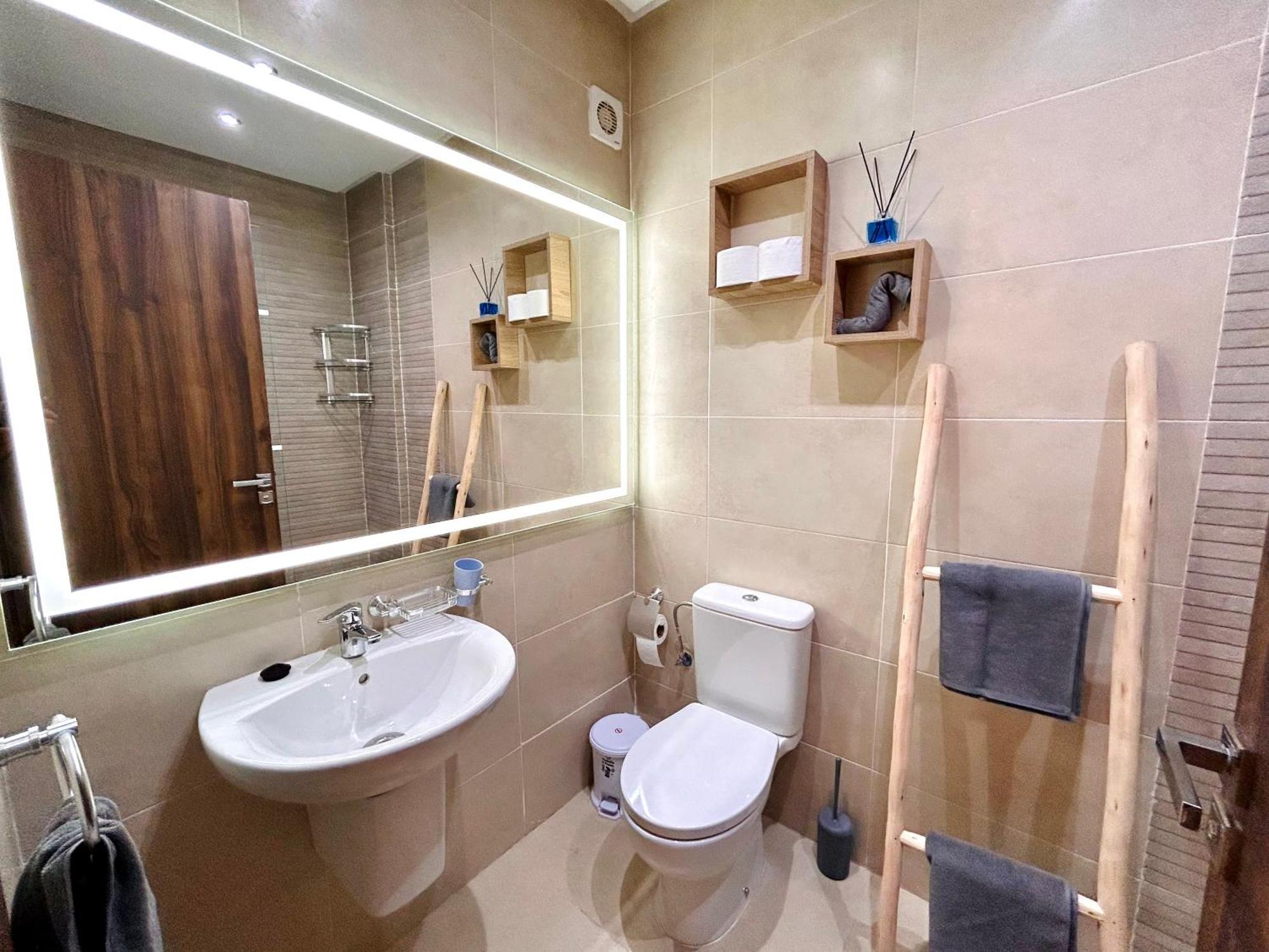 Confortable & Tres Bien Note - Vue Piscine, Proche M Avenue, Piscine, Fibre Optique, Parking * Marrakesh