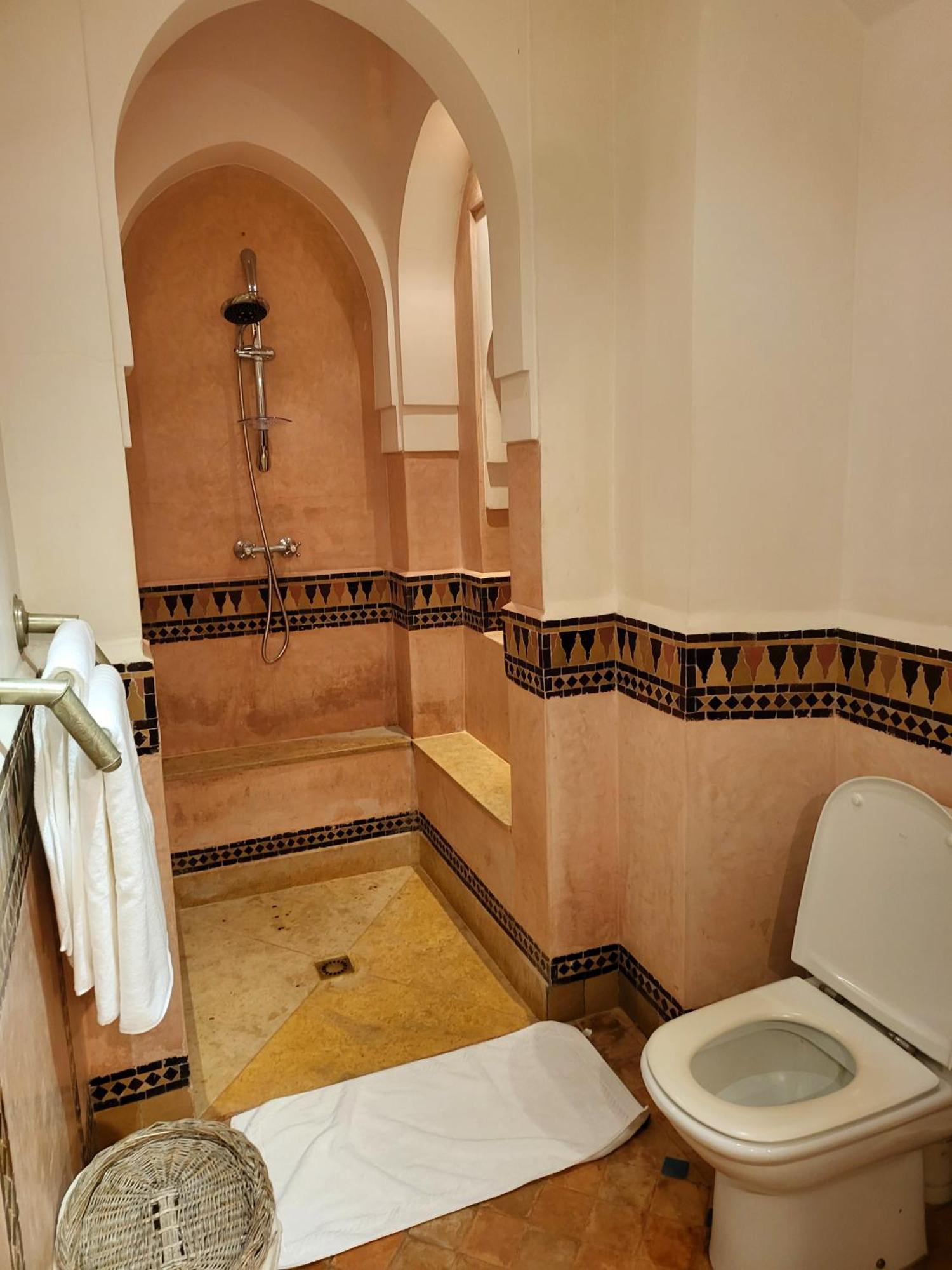 Amira Villa *