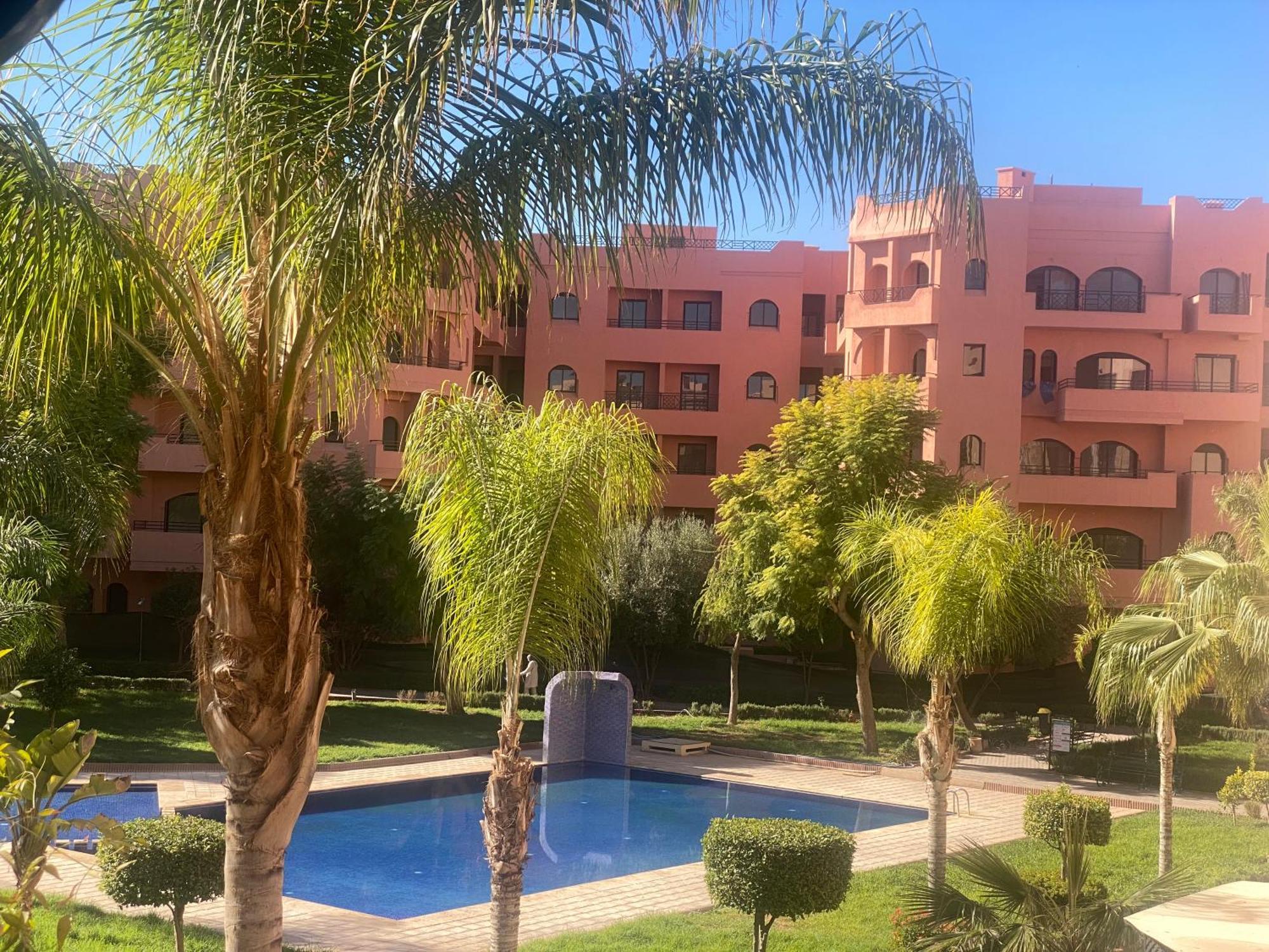 Un Moderne Chic Vue Sur Piscine Marrakesh