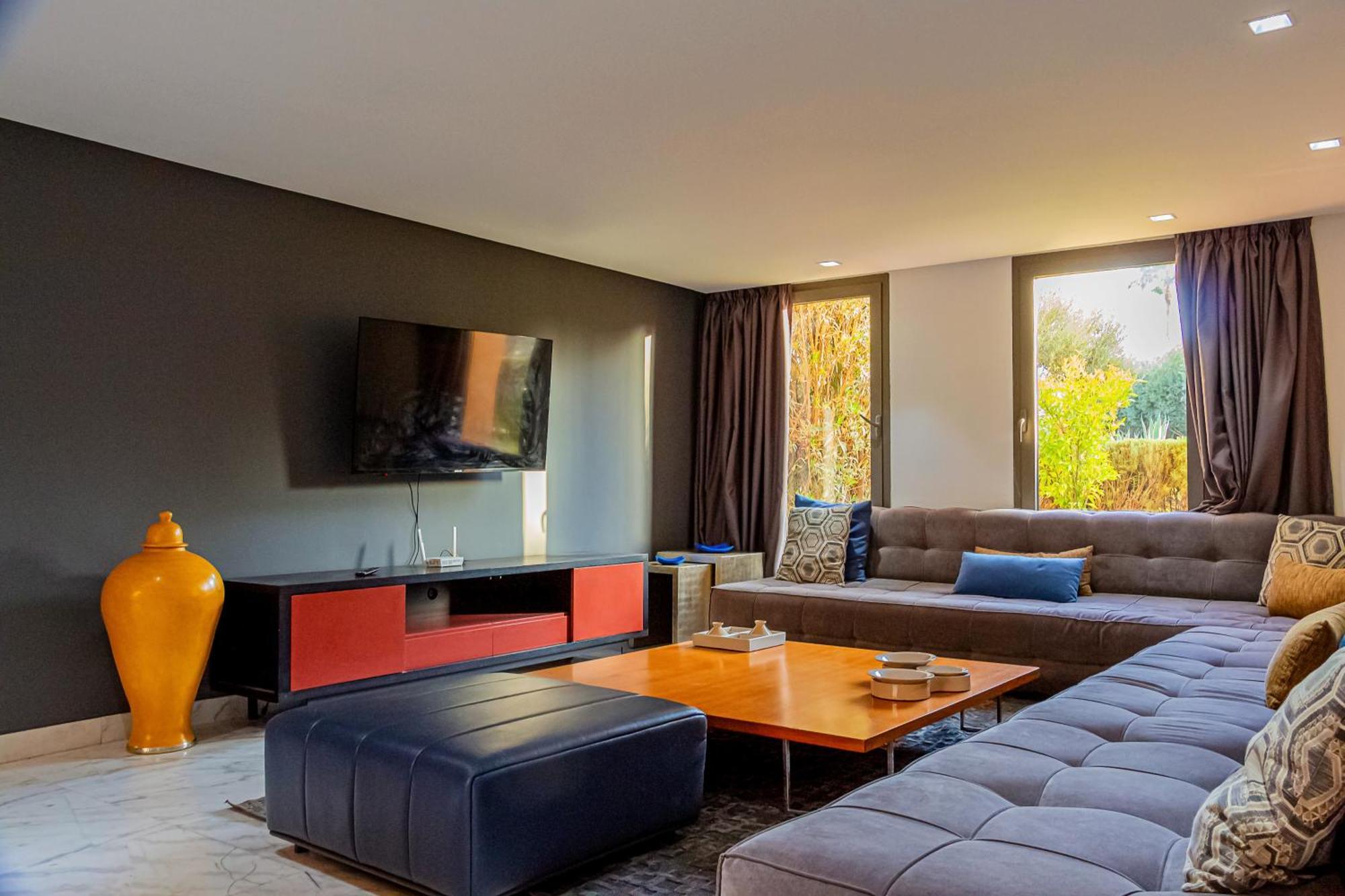 Lux 2br Loft - Oliver Palm Apartment