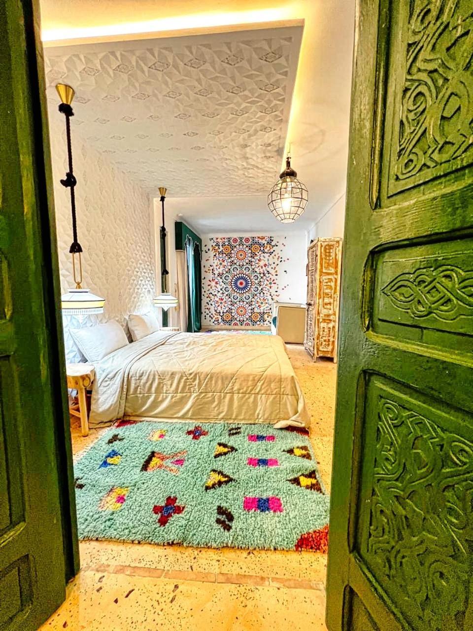Riad Jil & *