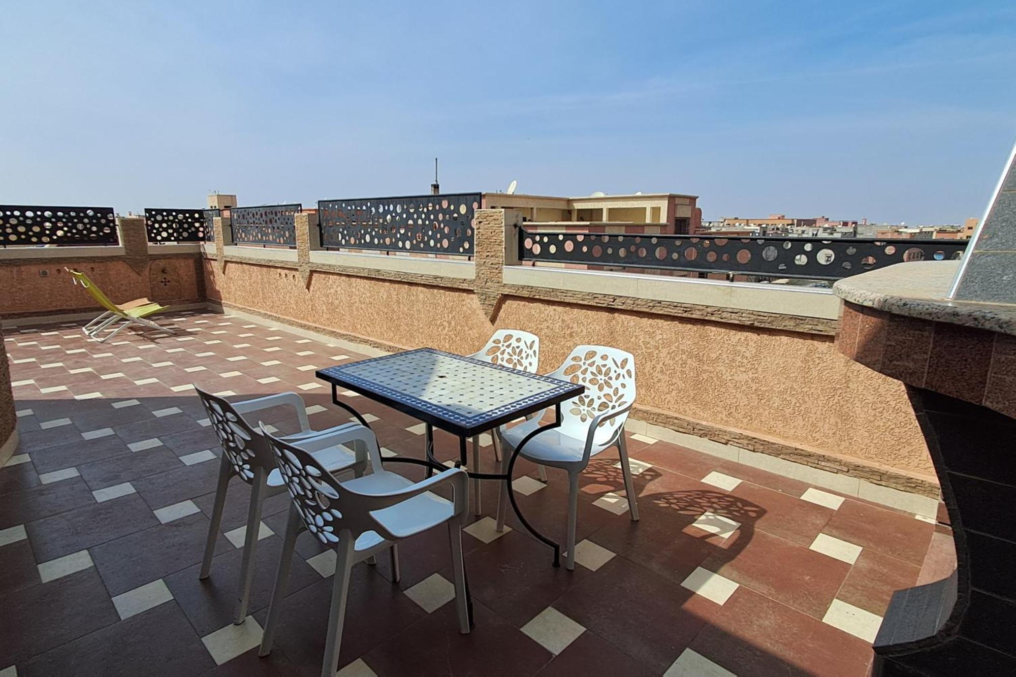 Cozy, Sunny Near The Airport Apartment *