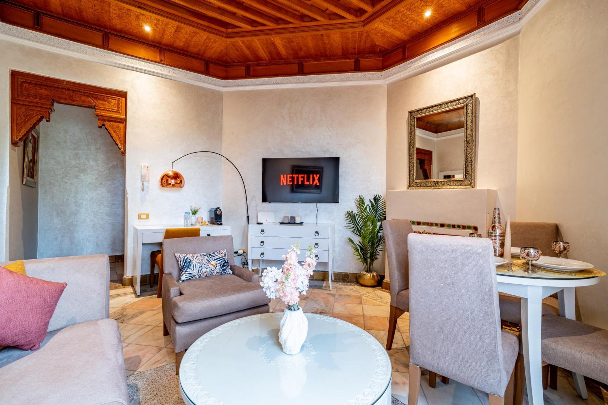 Palm Spot Apartment