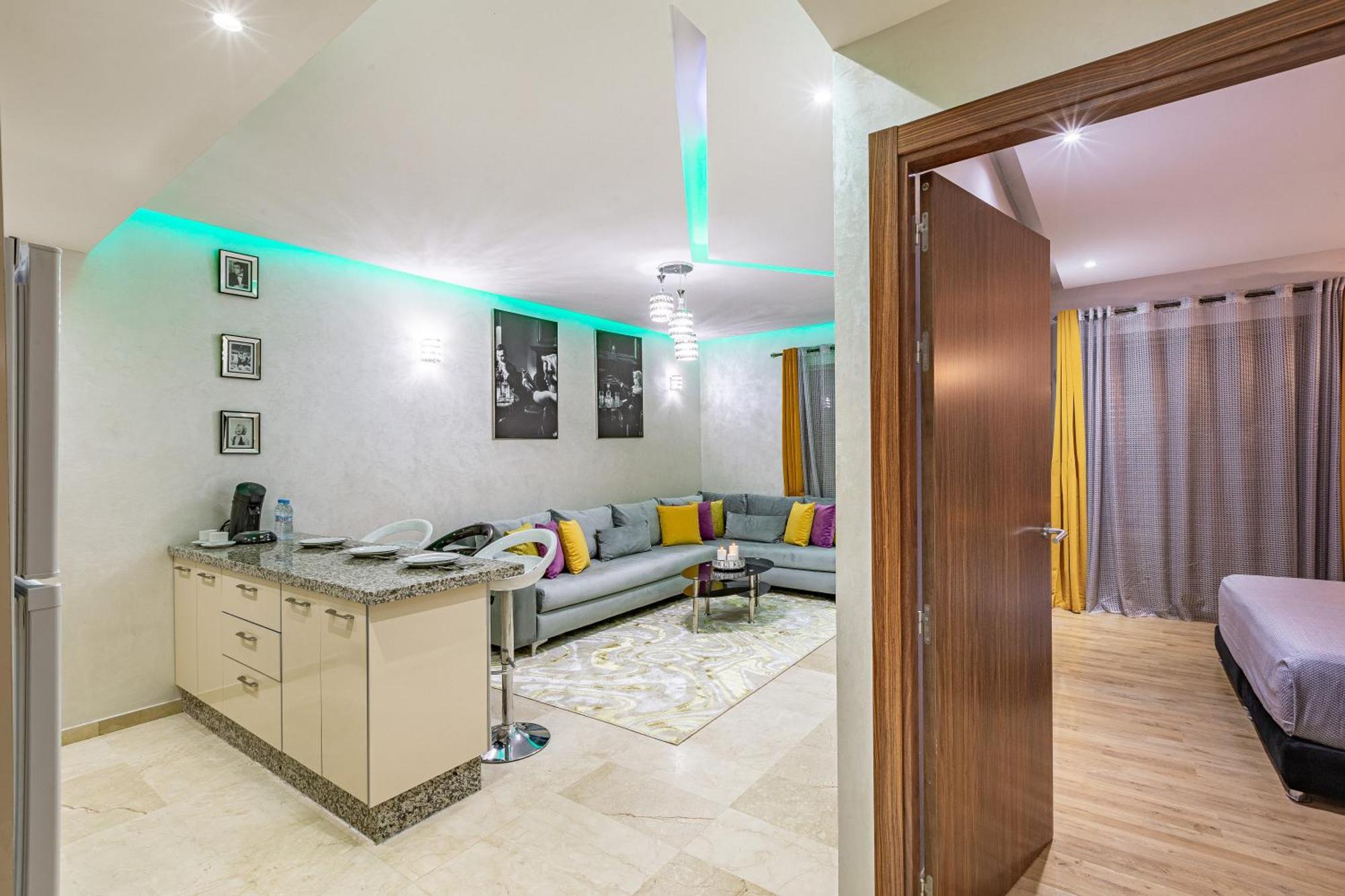 Royal Deluxe Silver - Marrakech, Luxe Pool View Apartment *
