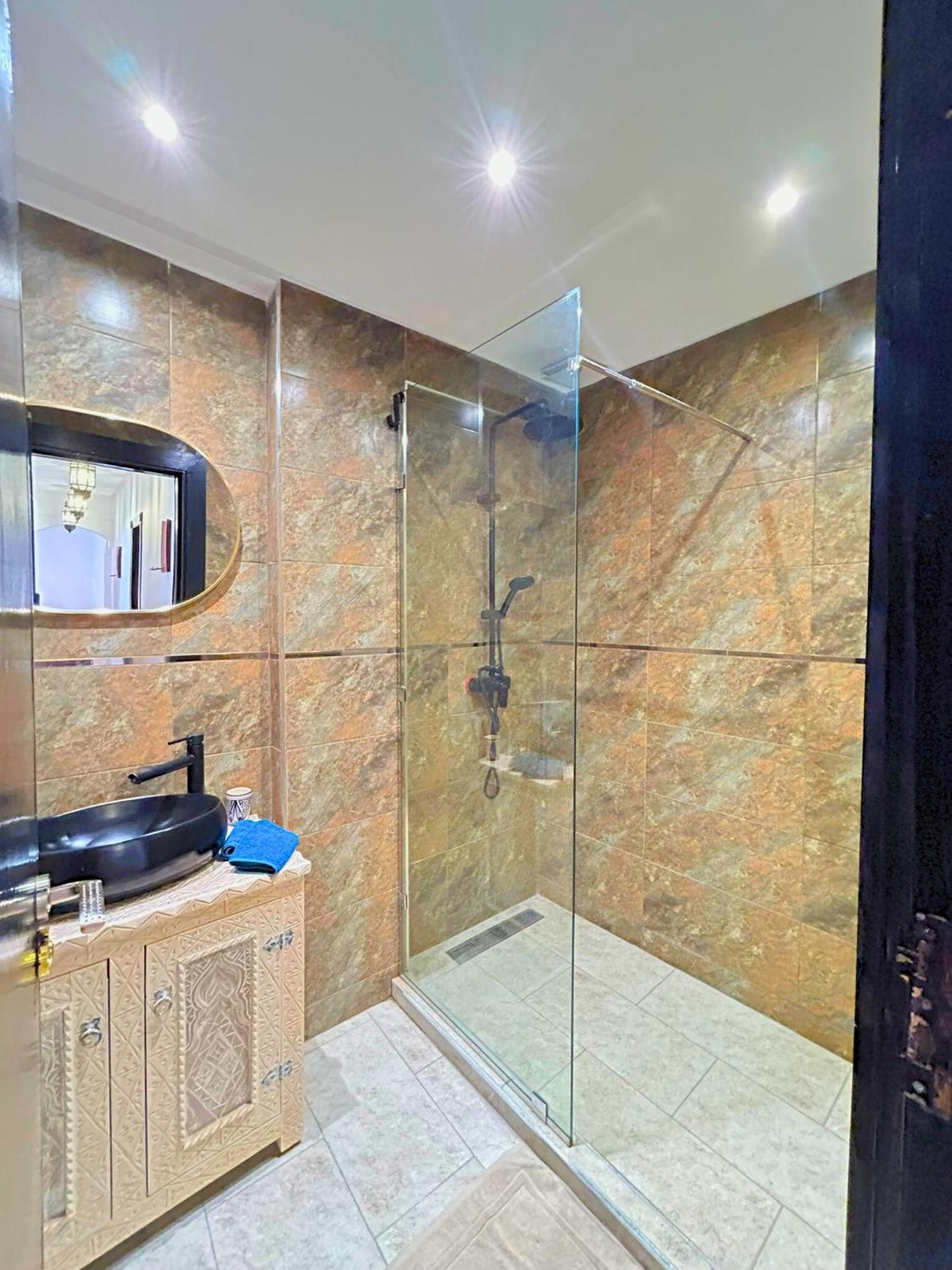Apartment Perle Au Coeur De Gueliz Avec Piscine Et 100m2 *