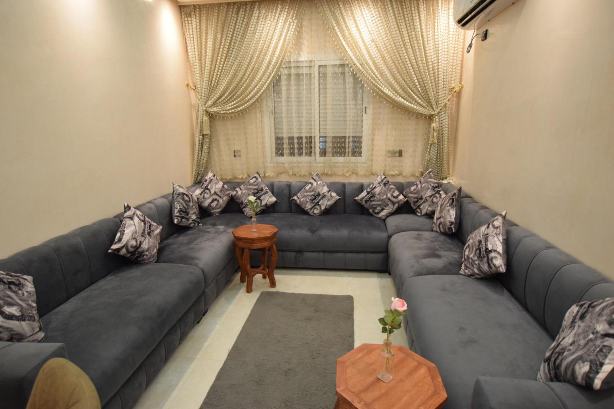 Apartment Familial Proche Aeroport Et Oasiria *