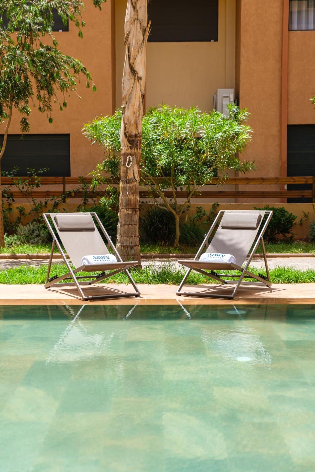 Apartment Confortable & Tres Bien Note - Vue Piscine, Proche M Avenue, Piscine, Fibre Optique, Parking