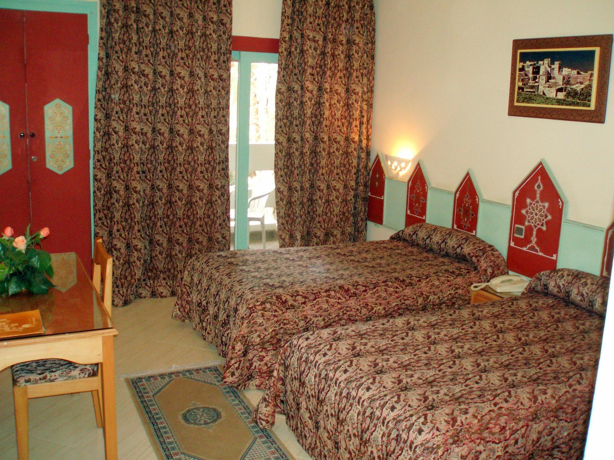 Amine Hotel