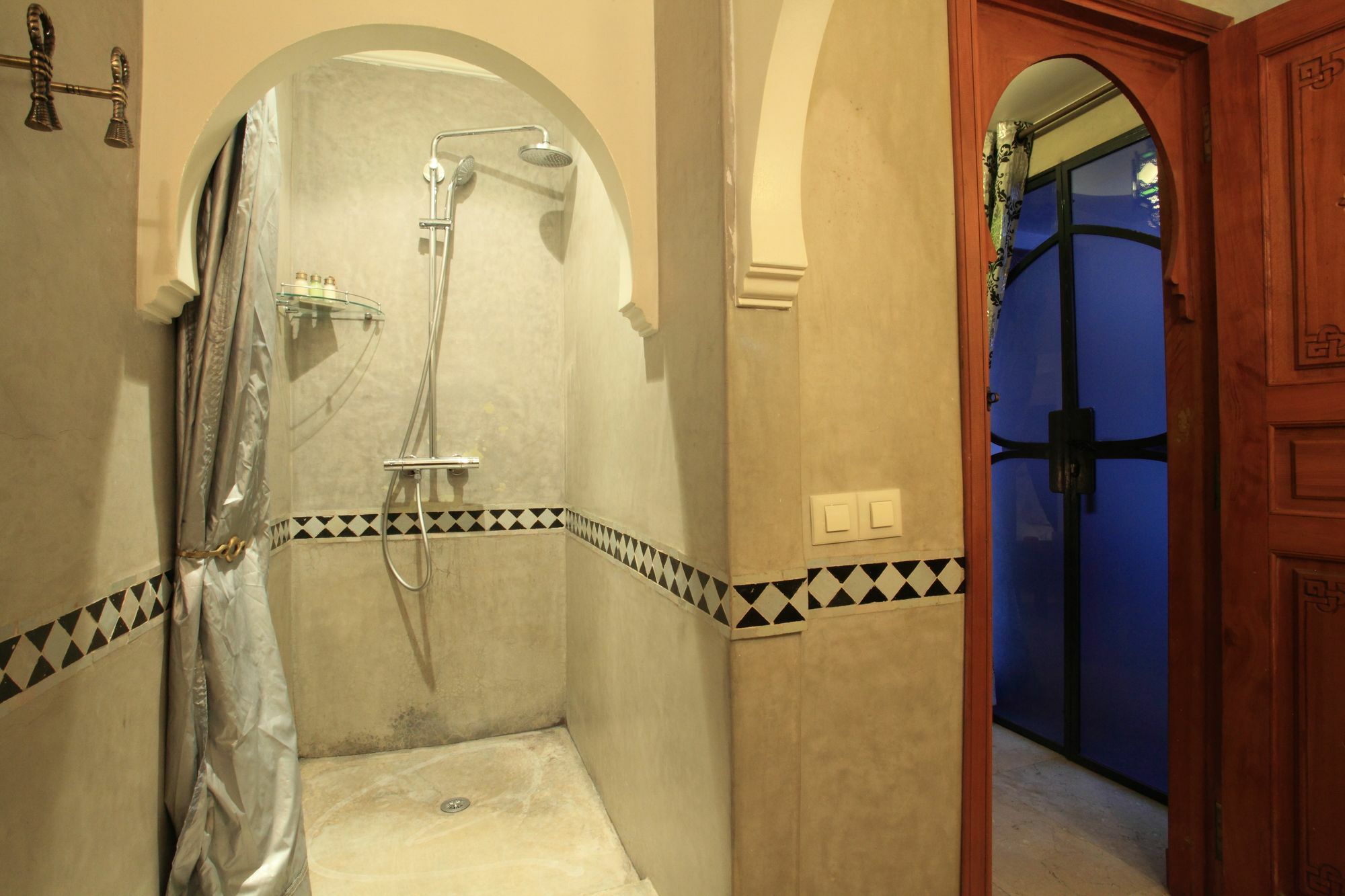 Dar Sholmes 3*