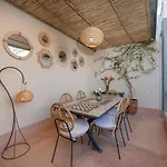 Riad Le J
