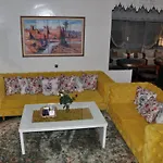 Jolie villa moderne avec piscine privée.