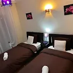 Magnifique Appartement Spacieux Confort Propre Familial 2 Chambres Salon Et Salle A Manger A 20Mn A Pied De Place Jemaa El Fina 4 Piscines Dans Espace De Golf A 12 Mn En Voitures L Entree Est Gratuit Pour La Clientele Ouvert Entre 10H Et 20H