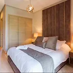 Appartement De Luxe Avec Jardin Prive