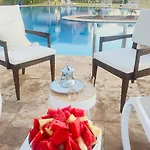Appartement De Luxe Avec Jardin Vue Sur La Piscine Golf Securise 24H Sur 24 A 5 Minutes De L Aeroport