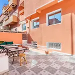 Appart Hôtel avec Terrasse et JACUZZI PRIVE