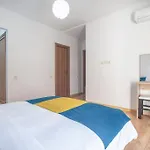 Charming Two Bedrooms Flat With Pool And Parking