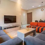 Charming Two Bedrooms Flat With Pool And Parking