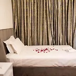 Stylish Moroccan Apartment Near Majorelle Garden, Wi-Fi, Free Airport Shuttle