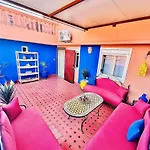 Apartment with nice private terrace&parking Appartement avec jolie terrasse privée et parking