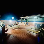 Apartment With Ac, Patio And Rooftop Appartement Climatise Avec Patio Et Toit Terrasse