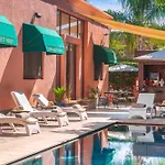 Yanis Guest House