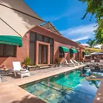 Yanis Guest House